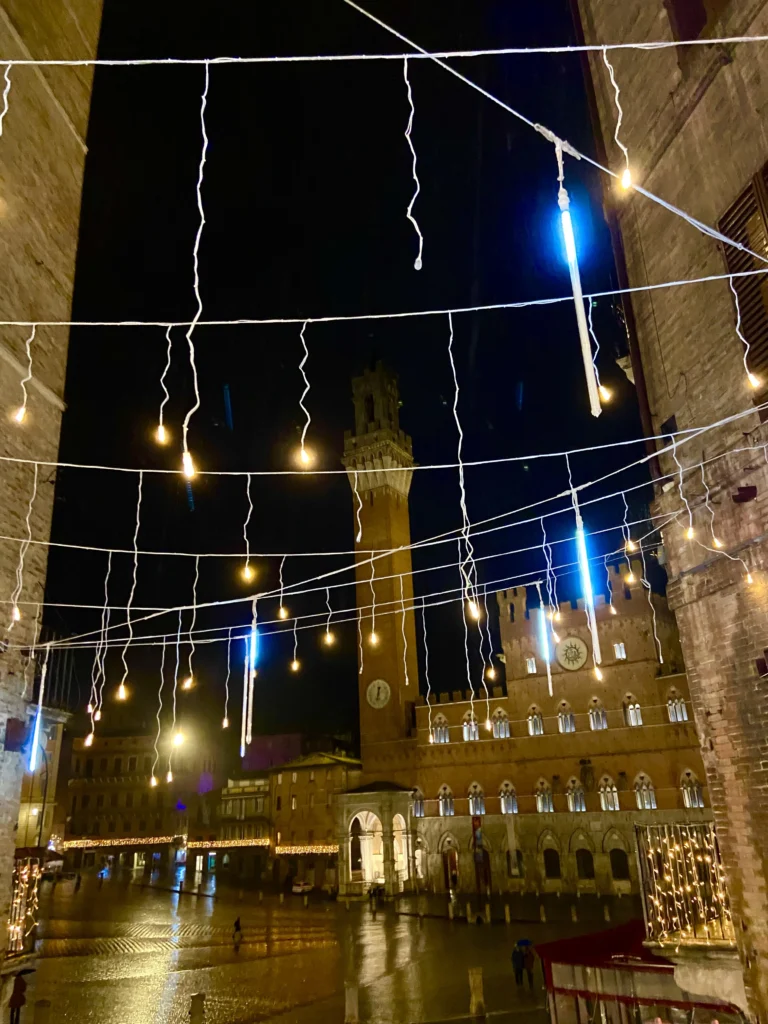 Siena addobbata per Natale