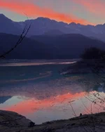 🌅 𝐂𝐞𝐫𝐭𝐢 𝐭𝐫𝐚𝐦𝐨𝐧𝐭𝐢 𝐬𝐨𝐧𝐨 𝐯𝐞𝐫𝐚𝐦𝐞𝐧𝐭𝐞 𝐦𝐞𝐫𝐚𝐯𝐢𝐠𝐥𝐢𝐨𝐬𝐢 🌅

Micina e i suoi amici hanno scattato questa bellissima fotografia presso il lago di Barcis.
E tu cosa aspetti? Hai già letto l'articolo?

Scopri di più al link in bio!

#Natura #Fotografia #Amici #Tramonto #Micina #Micinaontheroad #gattoesploratore #globetrottingKittens #Pordenone #Fvg #Italia #Lago #Barcis #LagodiBarcis